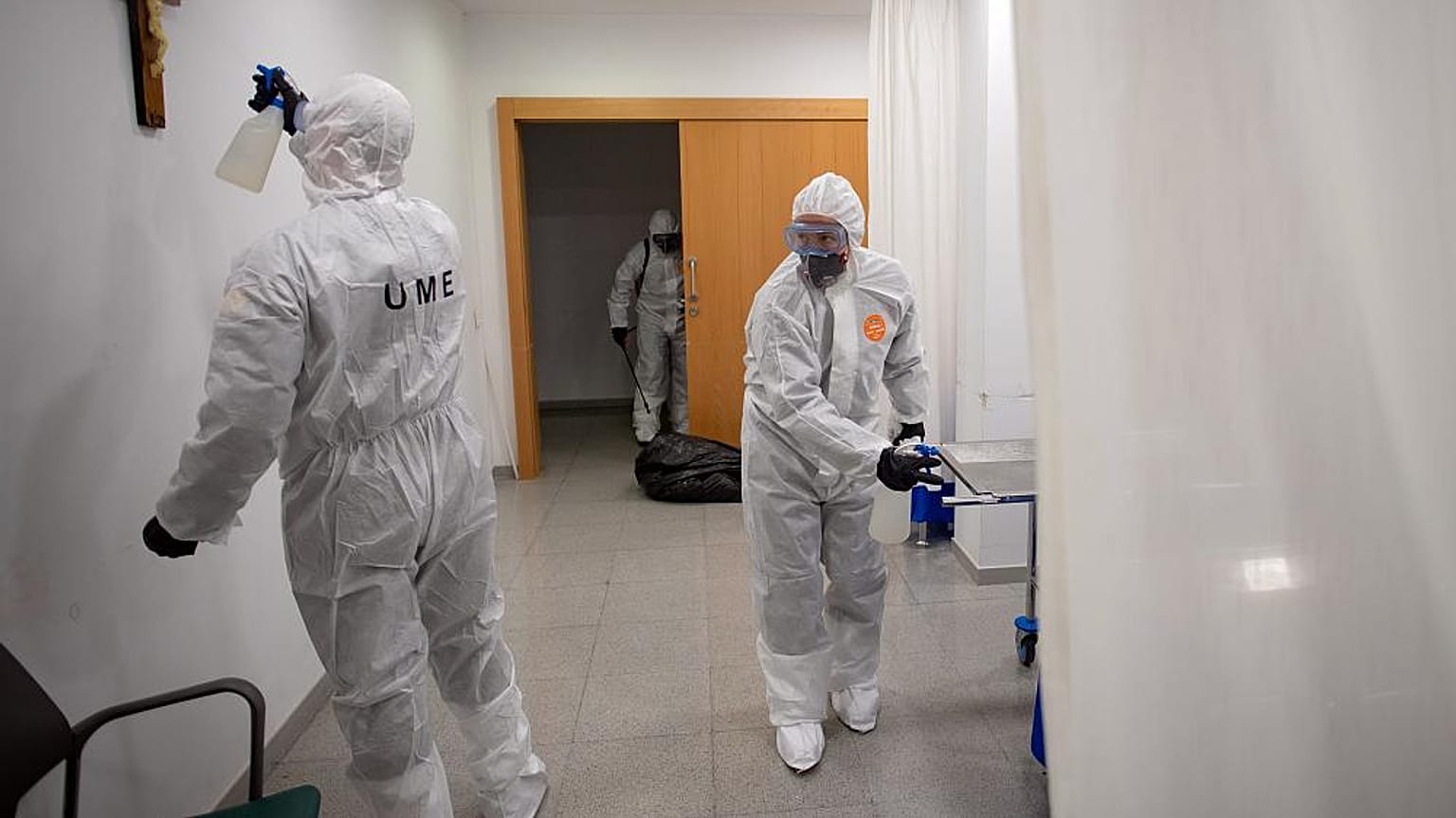 Βρετανία-COVID-19: Πλησιάζουν τις 20.000 οι νεκροί