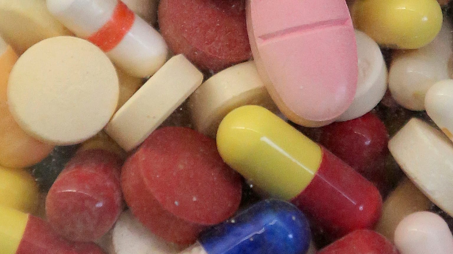 Koronavirüse karşı alınan ilaçların yan etkisi olabileceği uyarısı