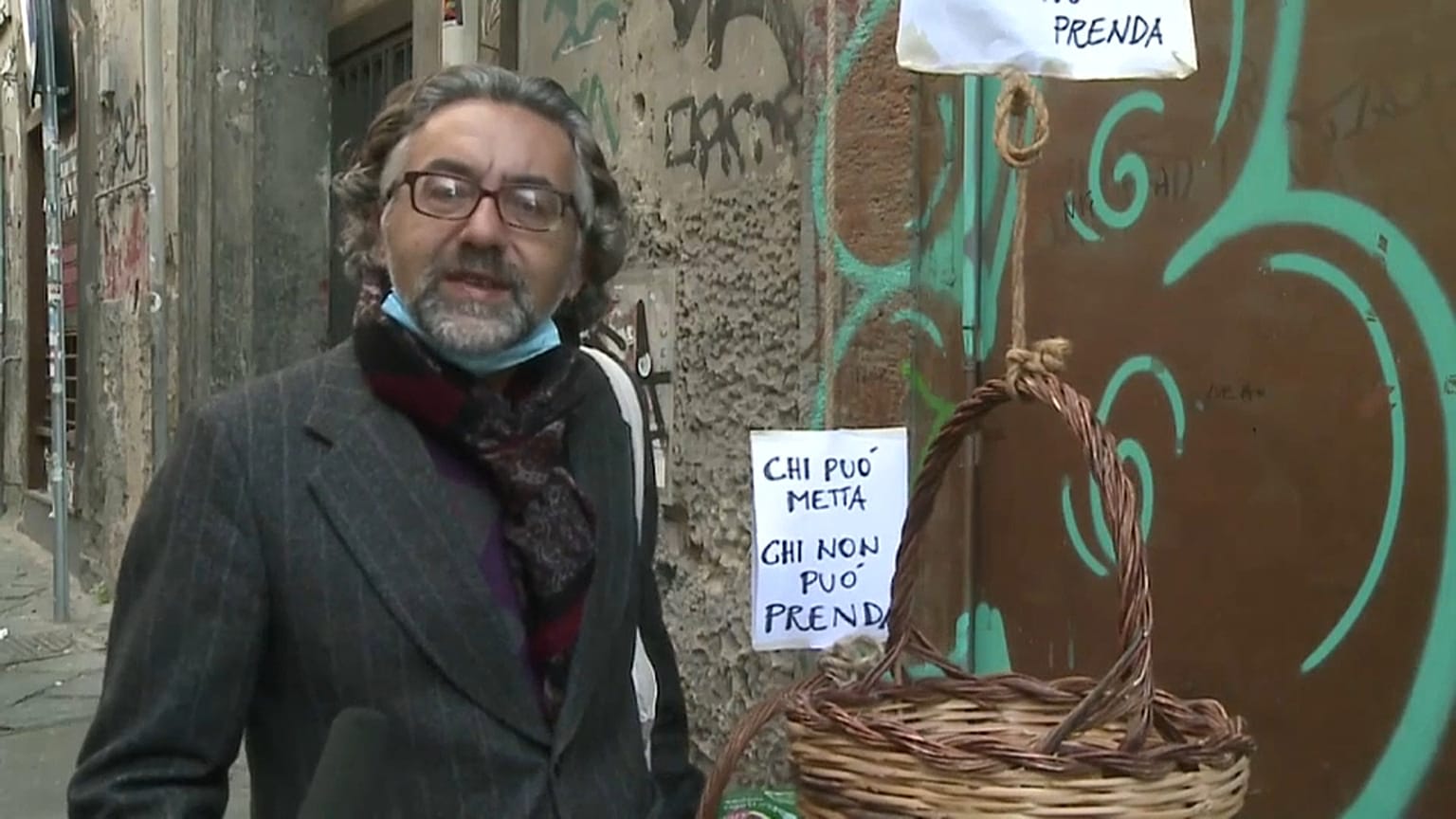 Dal cuore di Napoli il canestro solidale che sfama l'Italia