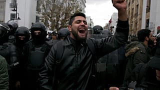 شاهد: مظاهرات في تونس رفضا لإجراءات الإغلاق التام