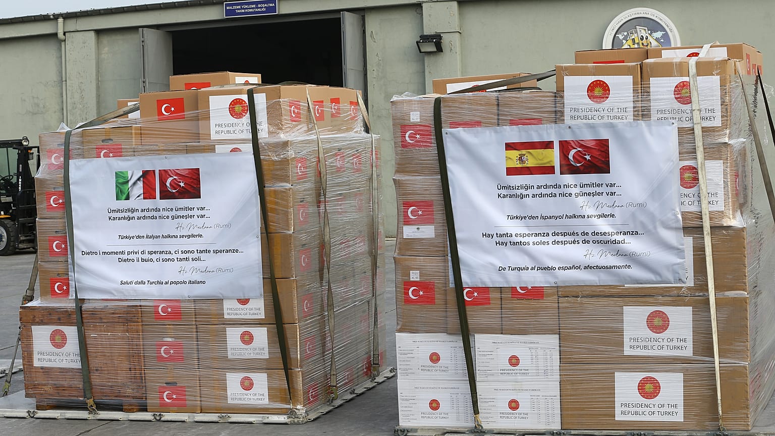 Türkiye, yeni tip koronavirüsle mücadeleye destek amacıyla İspanya ve İtalya'ya tıbbi yardım gönderdi 