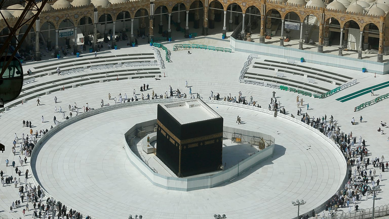 Müslümanların en kutsal mekanı Kabe, koronavirüsle mücadele nedeniyle boşaltıldı