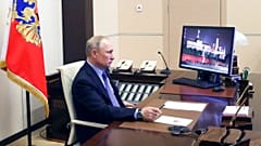 زمامداری در عصر کرونا؛ پوتین نیز مانند جانسون و مرکل دورکار شد