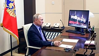 زمامداری در عصر کرونا؛ پوتین نیز مانند جانسون و مرکل دورکار شد