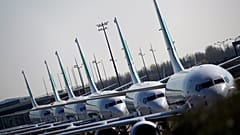 Aviones estacionados en el aeropuerto de París-Orly