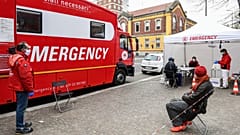 Une clinique mobile dans les rues de Milan, le 1er avril 2020.