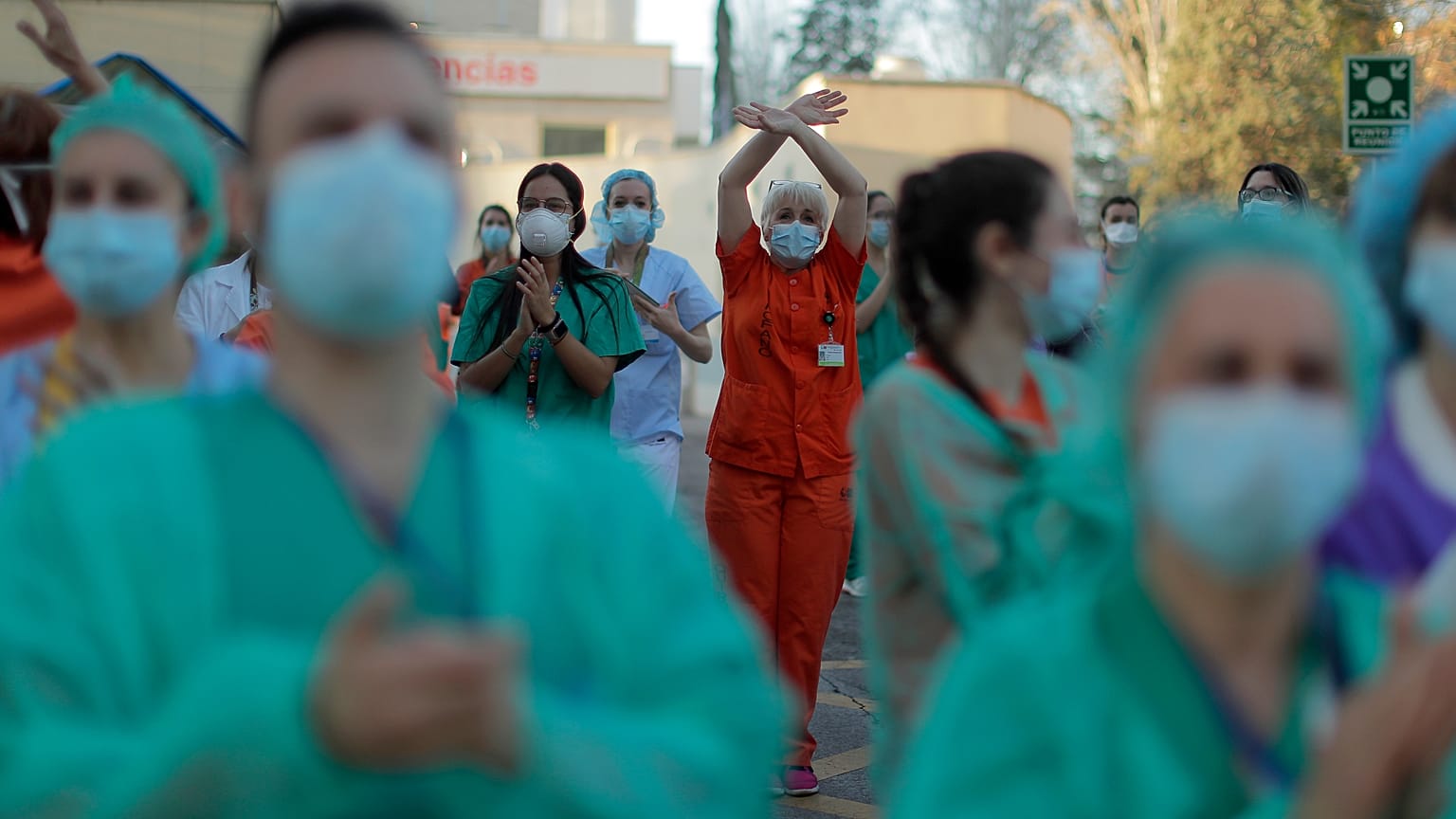 España vuelve a romper el récord de fallecidos por COVID-19 con 950 muertes en las últimas 24 horas
