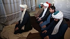 روند مبادله ۱۰۰ زندانی طالبان با ۲۰ نیروی امنیتی دولت افغانستان آغاز شد