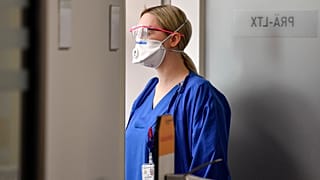 İngiliz Tabipler Birliği öngörüsü: Doktorlar Covid-19 hastaları arasında tercihe zorlanabilir