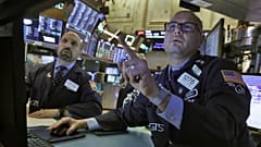 شوک ناپایدار ترامپ و عربستان به بازار؛ قیمت نفت ۳۲ درصد جهش کرد