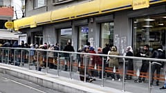 Sosyal mesafe kuralına uyulmayan PTT şubeleri ikinci bir emre kadar kapatıldı