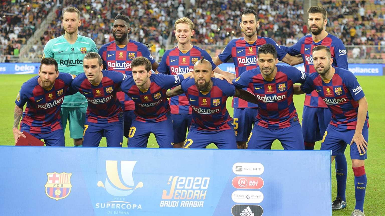 صورة جماعية خلال نصف نهائي كأس السوبر الإسباني لنادي برشلونة