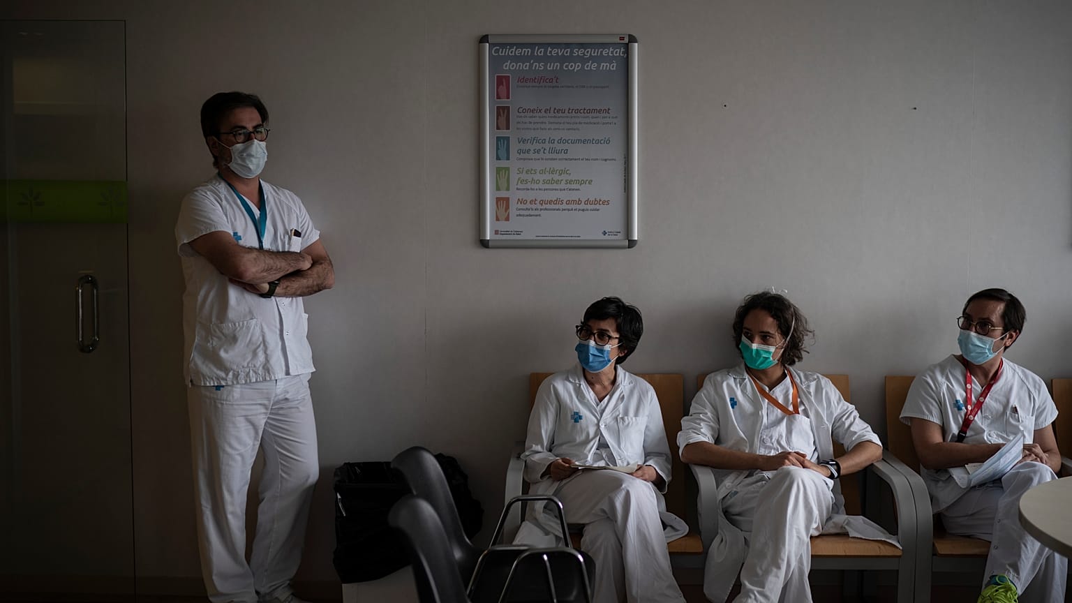 Virus Outbreak Inside the ICU