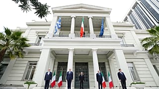 ΥΠΕΞ Ελλάδας: Συμβολική τελετή σε ένδειξη συμπαράστασης στην Ιταλία