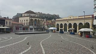 العاصمة اليونانية فارغة بسبب الحظر الذي فرضته الحكومة في سبيل مكافحة عدوى فيروس كورونا الجديد