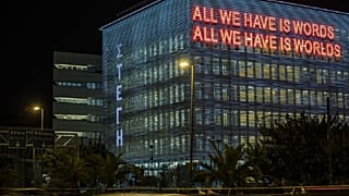 «Μένουμε Σπίτι» με τις καλύτερες παραστάσεις της Στέγης 