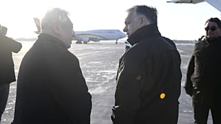 Orbán Viktor a Liszt Ferenc-repülőtéren március 24-én