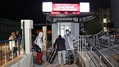 Covid-19 tedbirleri kapsamında işçi olarak çalıştıkları Irak'tan Türkiye'ye getirilen 334 Türk vatandaşı, Kütahya'da öğrenci yurduna yerleştirildi