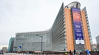 Κομισιόν: Έγκριση σχήματος 2 δισ. ευρώ για τη στήριξη της ελληνικής οικονομίας