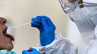 Italia: 681 nuovi decessi per Covid-19, 74 persone in meno in terapia intensiva