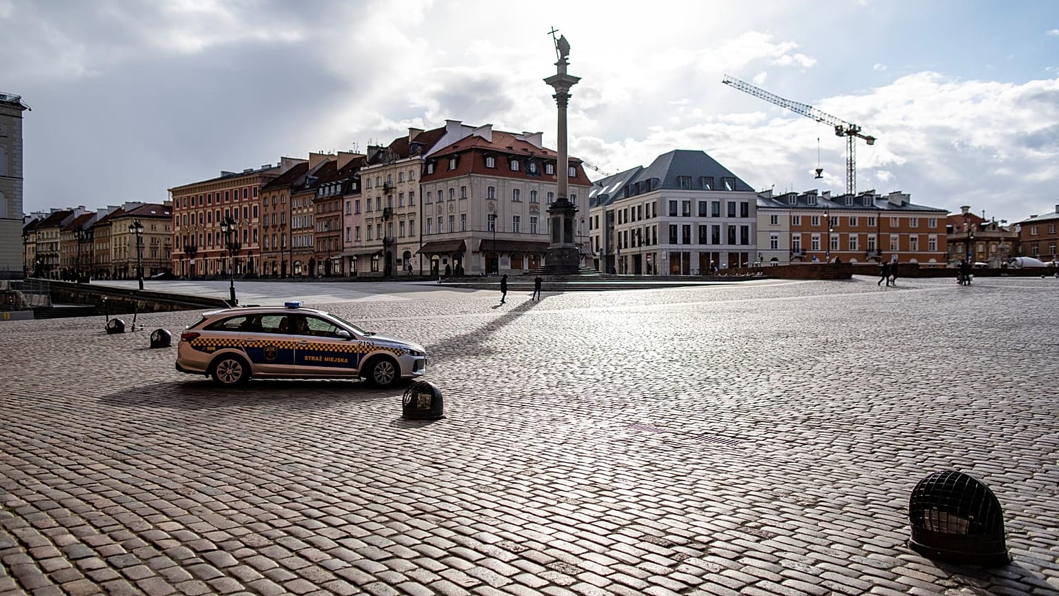 La police municipale fait des rondes à Varsovie en Pologne, le 14 mars 2020