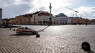 La police municipale fait des rondes à Varsovie en Pologne, le 14 mars 2020