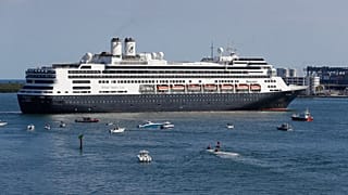 Alman cruise gemisine bilerek çarpan Venezuela donanmasına ait gemi battı
