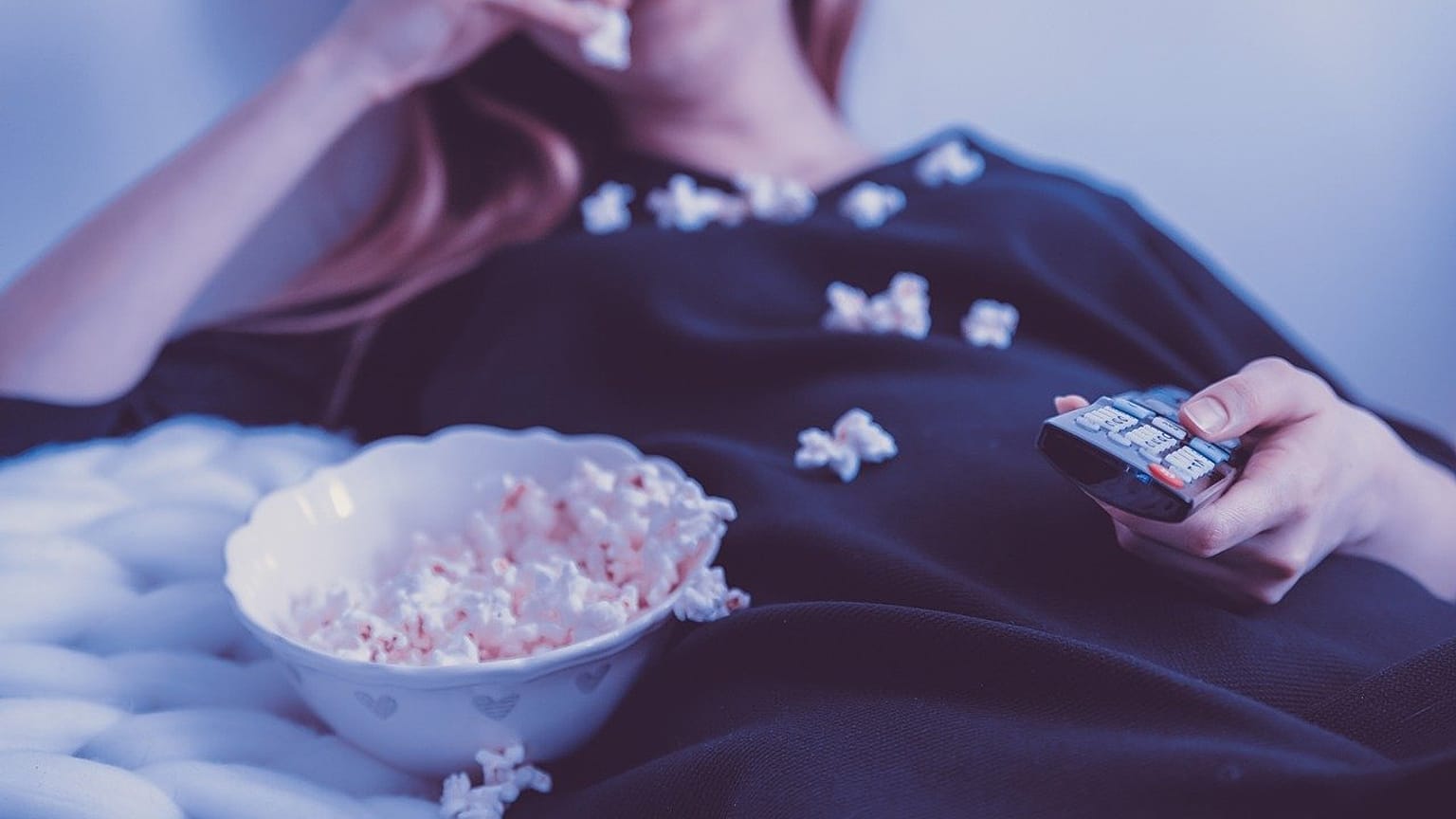 كيف يؤثر فيروس كورونا سلباً على عادات وممارسات الأمريكيين اليومية؟ 