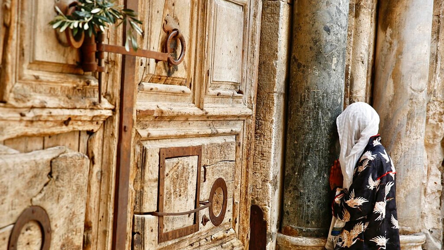 APTOPIX Virus Outbreak Mideast Palm Sunday