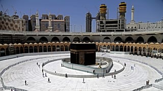 شاهد: الصمت يخيم على شوارع مكة في ظل الحظر المفروض بسبب كورونا