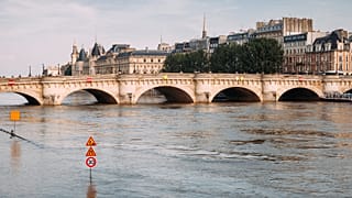 How can big cities adapt to risks of floods?