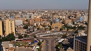 شاهد: تعقيم شوارع مدينة الصدر العراقية 