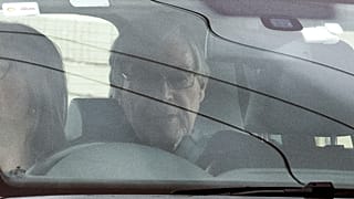 Ex-tesoureiro do Vaticano libertado pelo supremo australiano