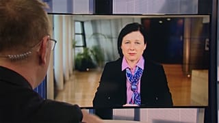 Věra Jourová: "Não devemos acreditar que todos os direitos fundamentais voltam automaticamente"