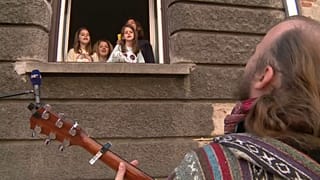 Эпидемия в Центральной Европе: учителя поют серенады