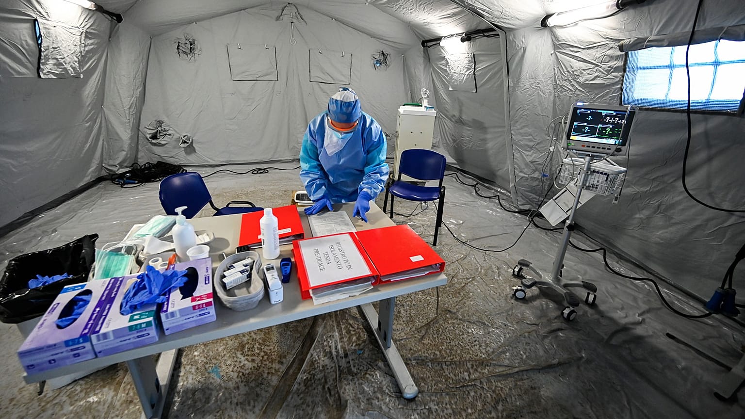 Ιταλία-Covid-19: Μείωση ρεκόρ των νέων κρουσμάτων και μικρός περιορισμός των νεκρών