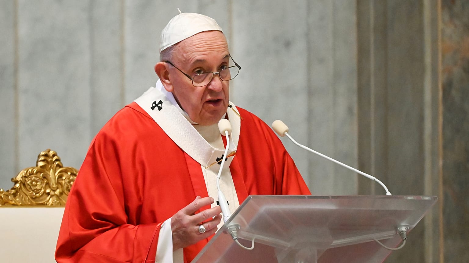 Papa Francis'ten Covid-19 salgını üzerinden kazanç elde edenlere 'mafya ve tefeci' benzetmesi