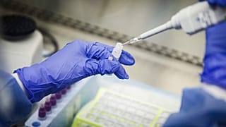 Εξελίξεις για το εμβόλιο και το τεστ ανίχνευσης του κορονοϊού