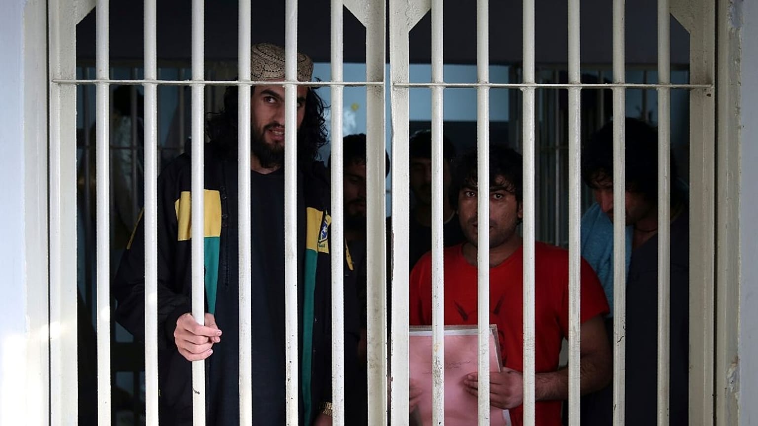 دولت افغانستان ۱۰۰ تن از زندانیان طالبان را آزاد کرد