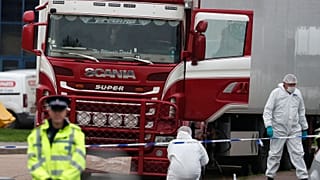 Londra yakınlarındaki Tırın kasasında 39 kişinin cansız bedeni bulunmuştu