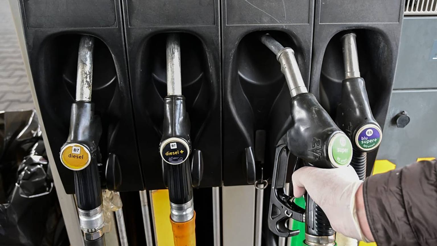 Rusya, petrol üretimini yüzde 14 düşürüp OPEC ülkeleriyle anlaşacak iddiası