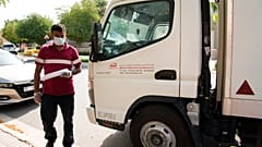 دبي تسمح بتوصيل المشروبات الكحولية إلى المنازل.. والسبب كورونا 