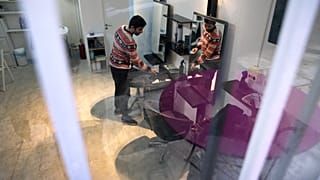 ΚΟΜΜΩΤΗΡΙΟ ΔΗΜΙΟΥΡΓΕΙ ΘΕΣΕΙΣ ΕΡΓΑΣΙΑΣ ΓΙΑ ΠΡΟΣΦΥΓΕΣ