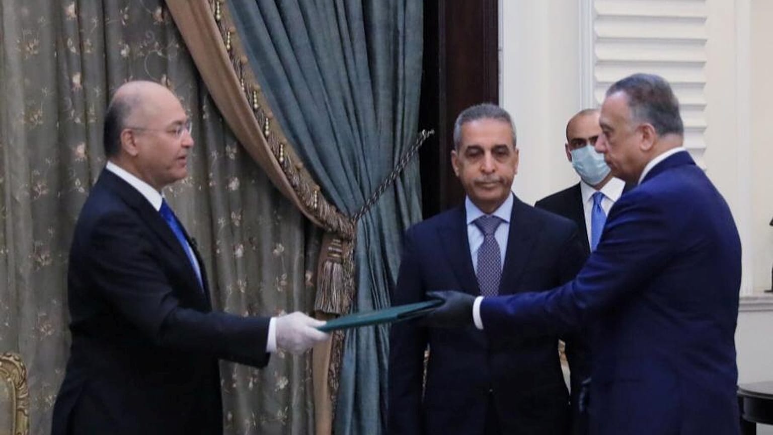 در پی استعفای عدنان زرفی مصطفی کاظمی مامور تشکیل دولت عراق شد