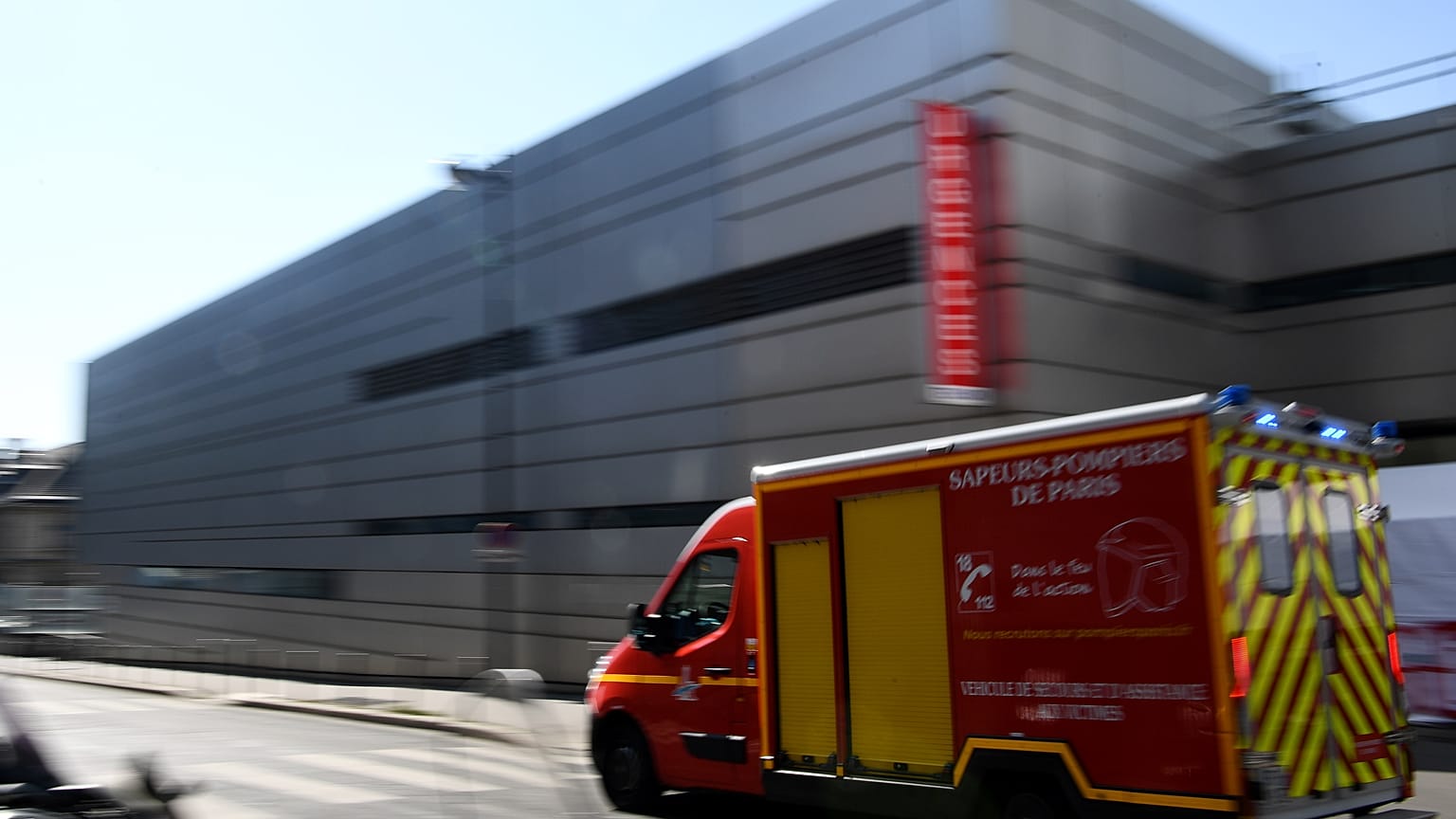 Francia, Covid-19: medici e infermieri minacciati dai vicini di casa potranno denunciare