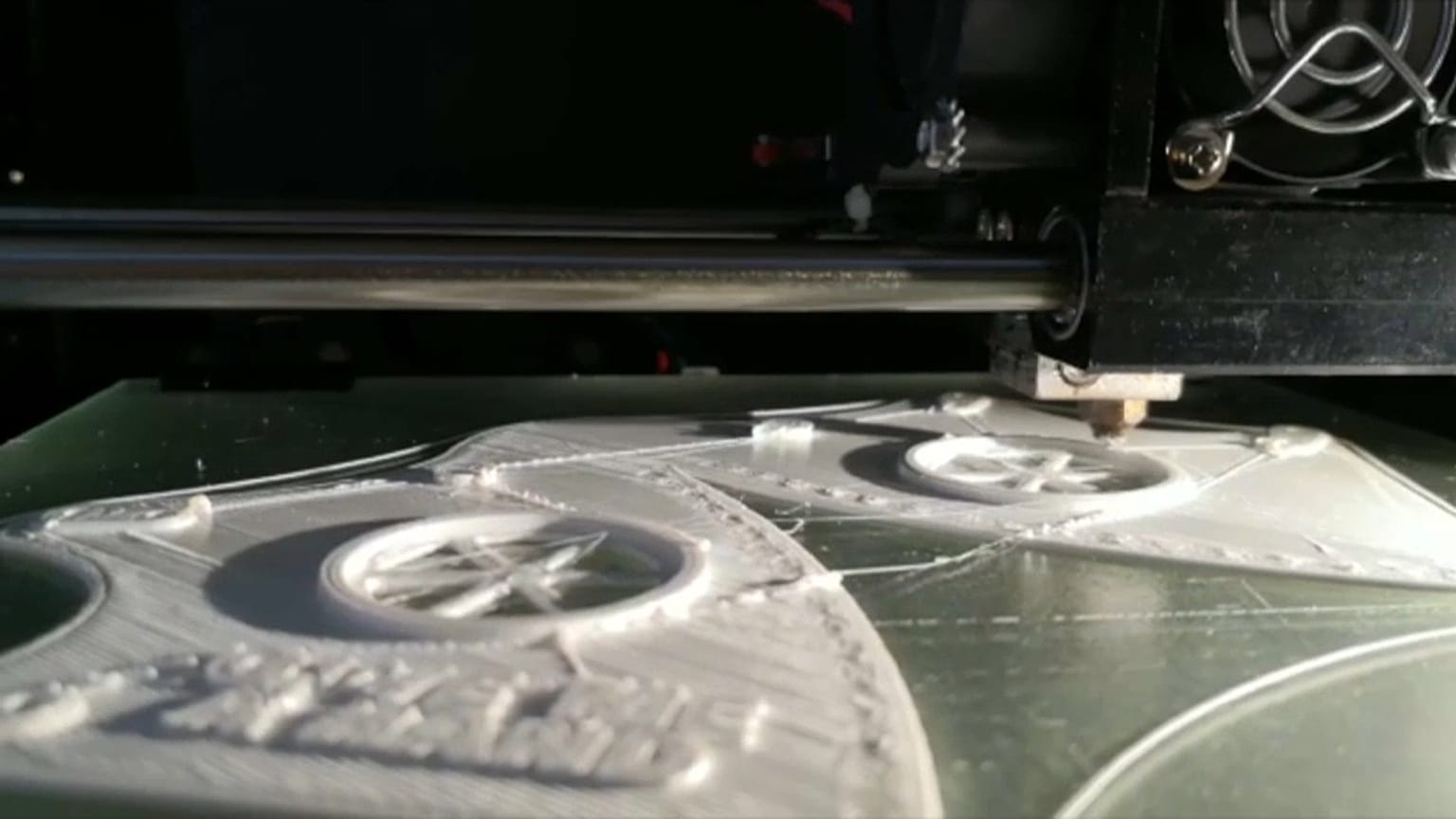 Stampate in 3D e Open Source. Le mascherine gratuite e "fai da te" 