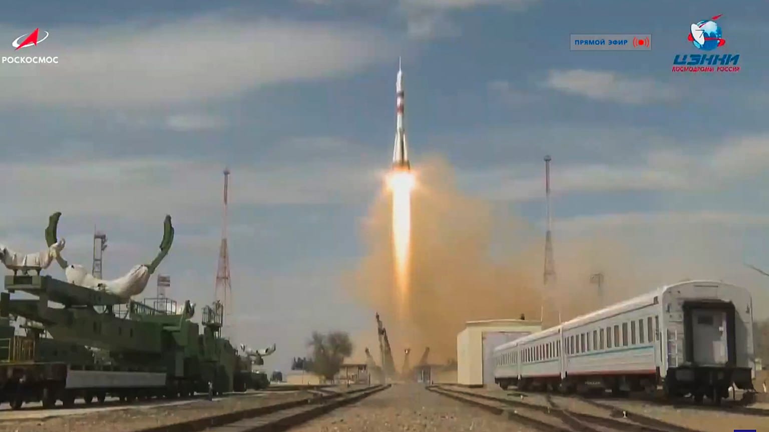 Kazakistan'dan uzaya fırlatılan Soyuz MS-16 tipi roket