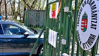 Bea aggódik édesanyjáért, aki koronavírussal fertőződött egy idősotthonban