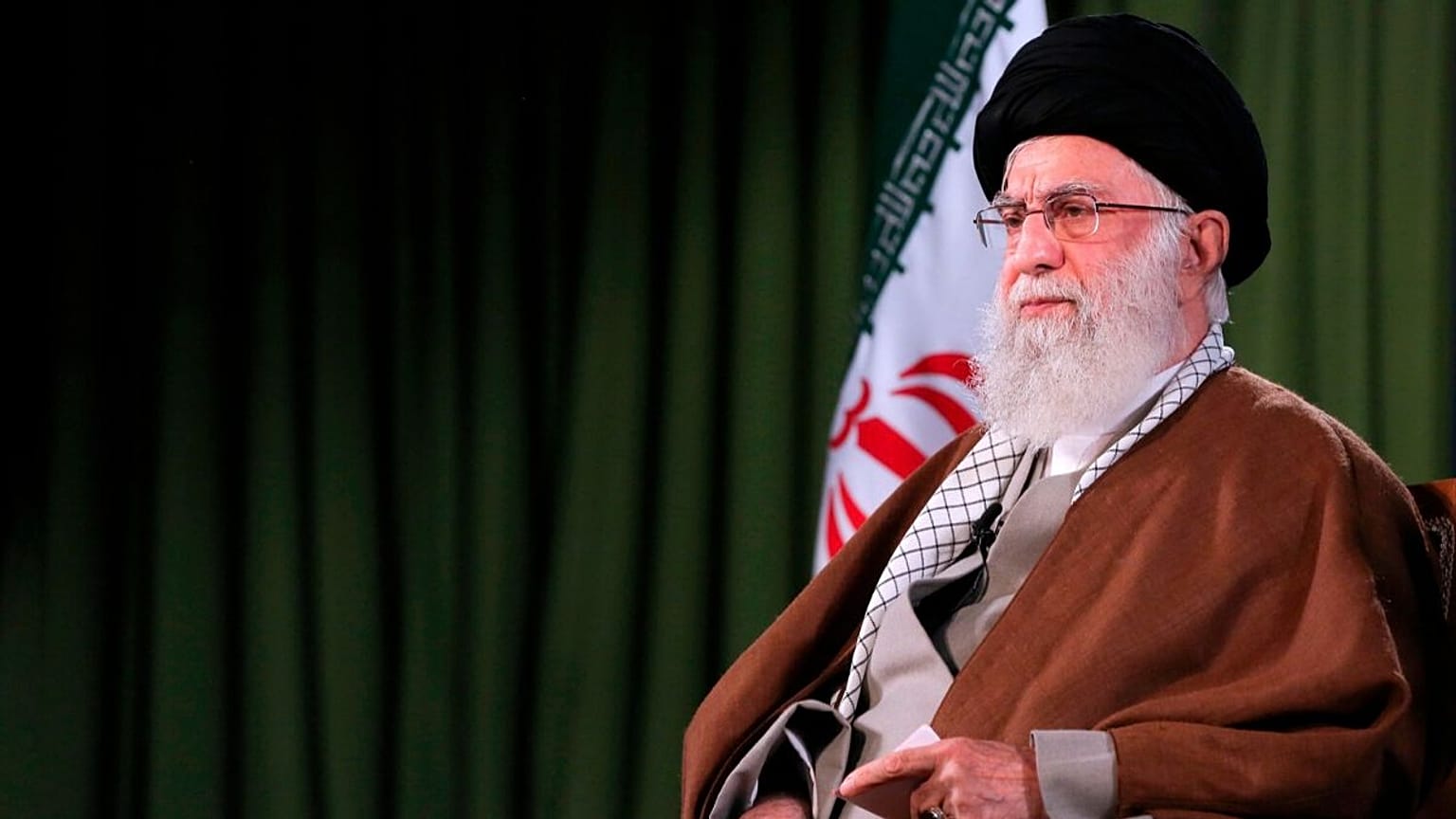 خامنه‌ای: برخی برای دستمال توالت به جان هم افتادند