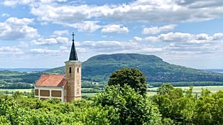 A templomok látogatása helyett online misékhez csatlakozhatnak a hívek húsvétkor